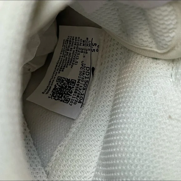 Brand New Nike Dunk Low with box
Never Worn
Size 36 EU/ 5.5 UK - Picture 4 of 6